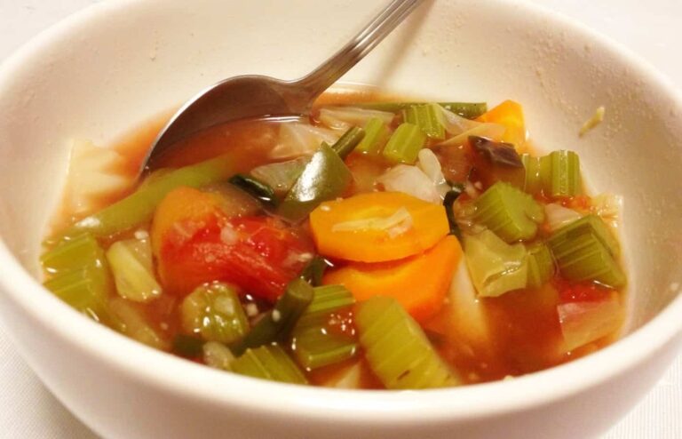 Sopa detox de legumes